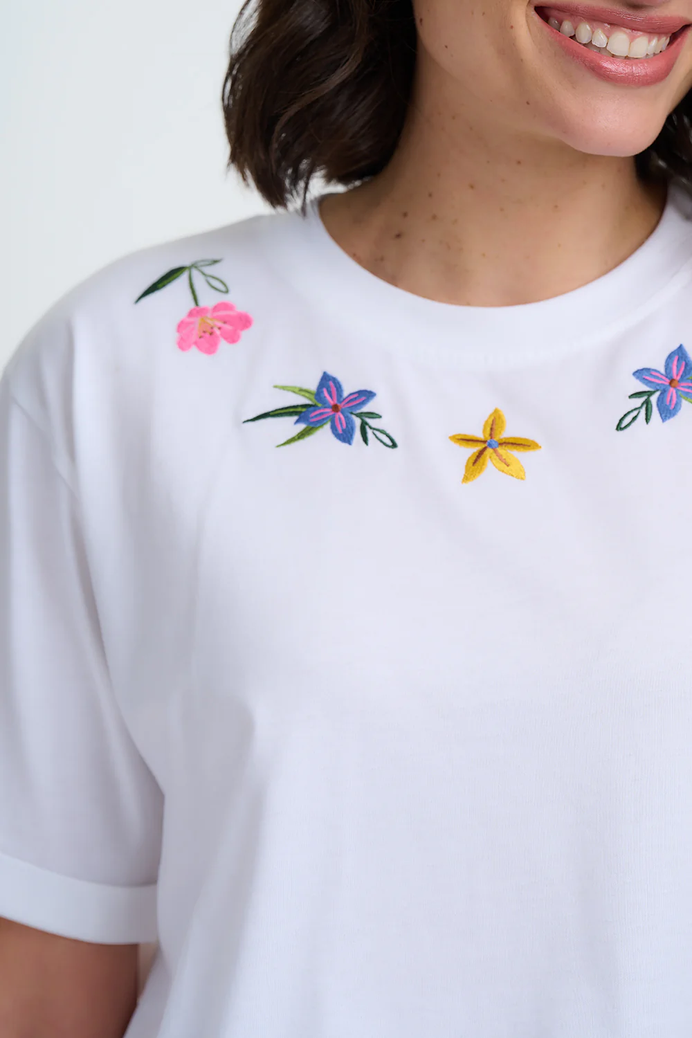 Celia Heavy-Weight T-Shirt - White, Flower Chain - Image 2