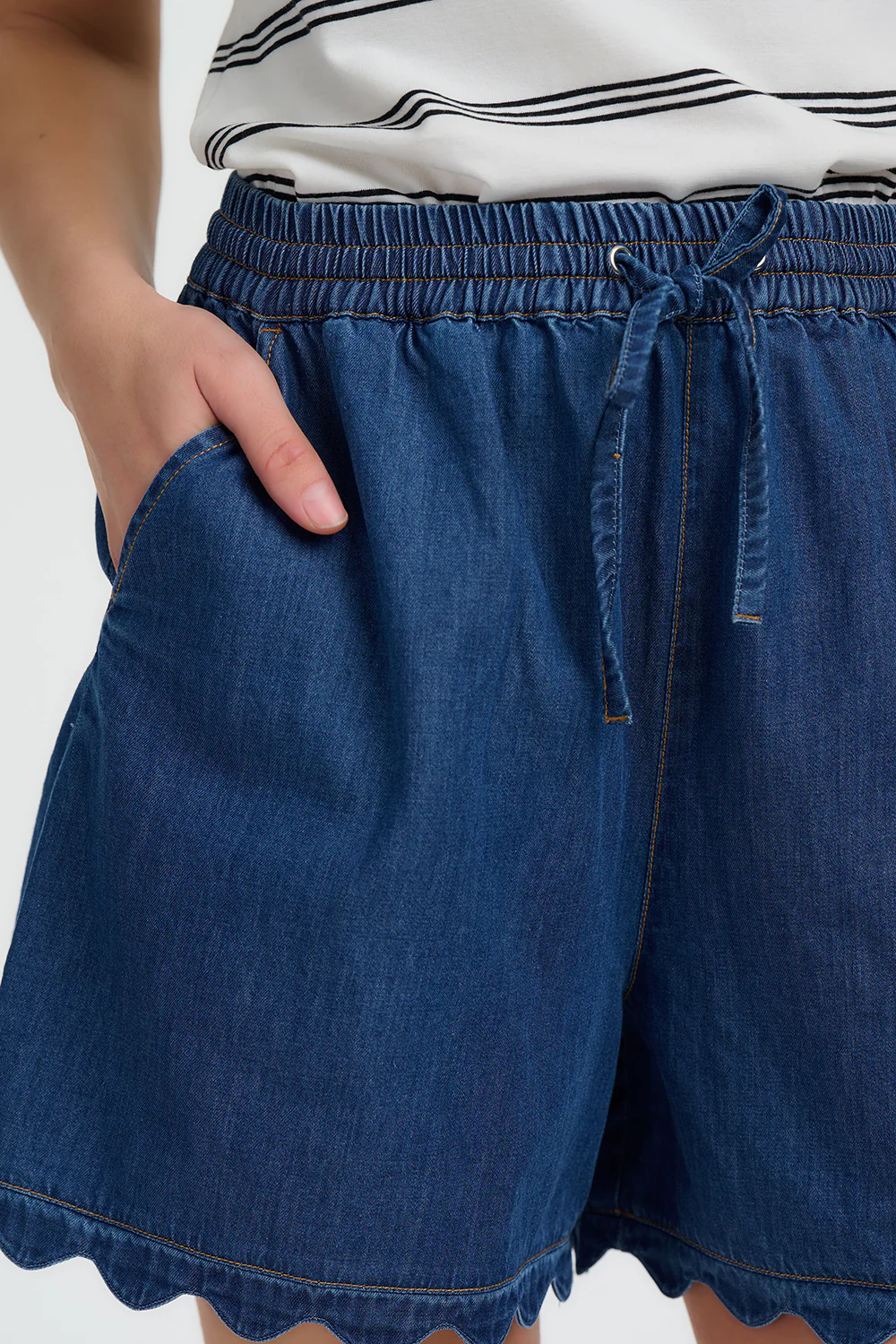 Shelly Scallop Shorts - Deep Blue Denim - Image 3